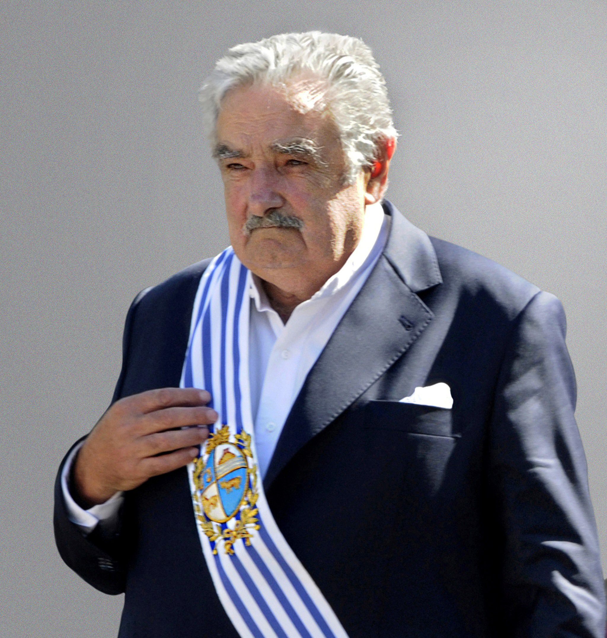 Uruguay: il Presidente si decurta lo stipendio del 93%