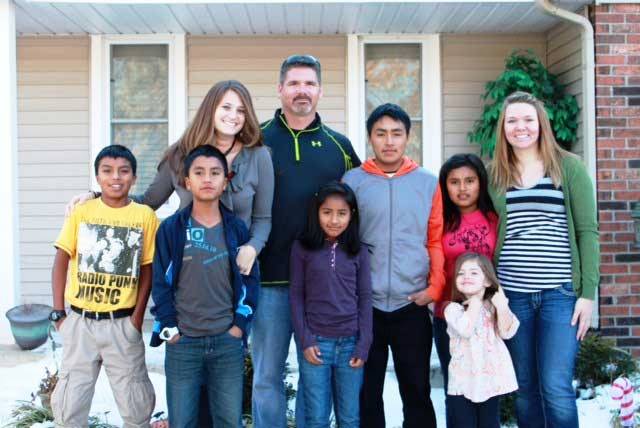 USA: coppia con 2 figli adotta 5 fratelli peruviani rimasti orfani