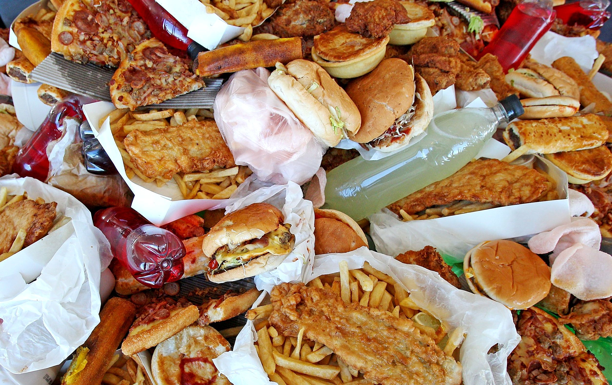 Eliminare il cibo-spazzatura fa bene alla salute e al portafoglio