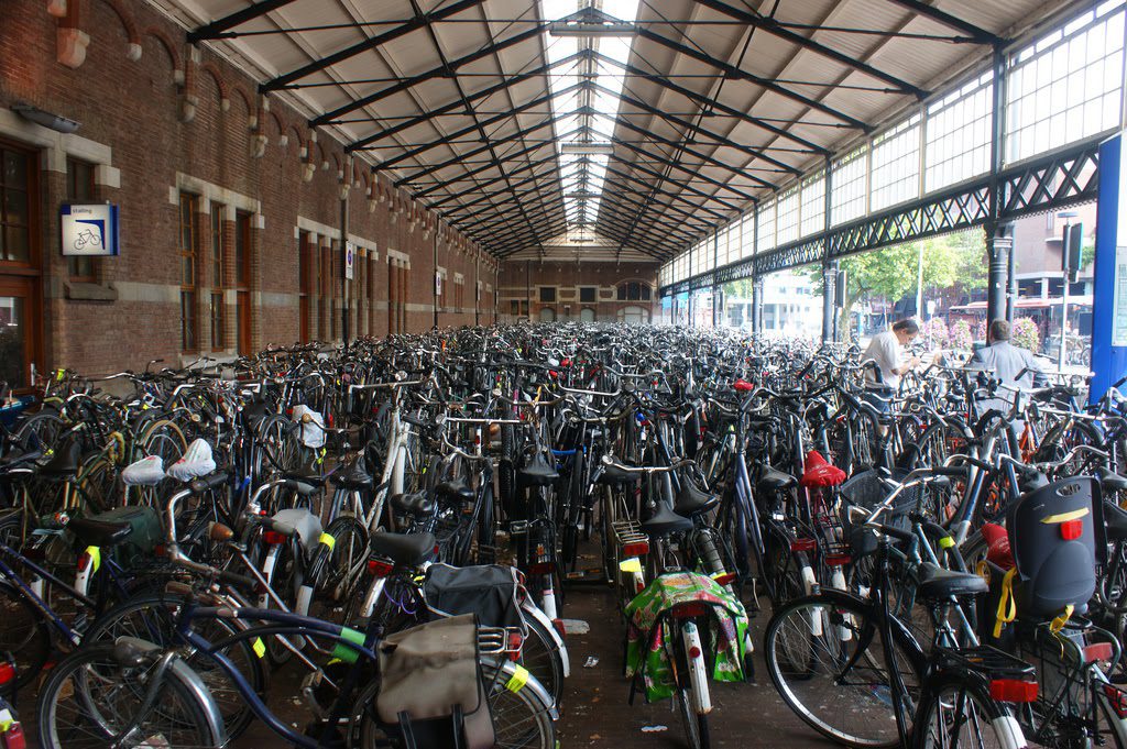 Mobilità sostenibile: gli italiani preferiscono la bici all'auto