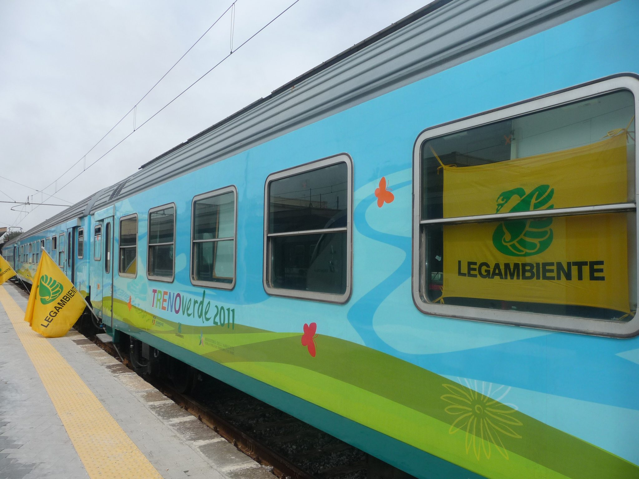 Milano, "Illumina il riciclo'' sale a bordo del Treno Verde