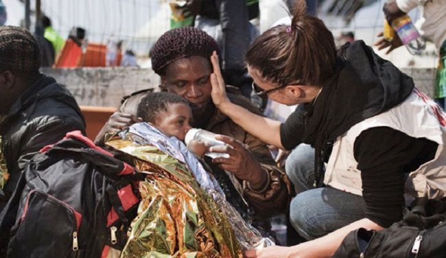 Eroi di Lampedusa, il dottore malato pronto a sacrificare se stesso per aiutare gli altri