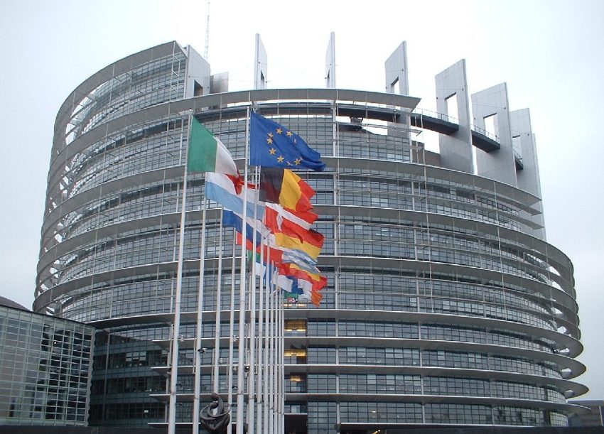 Se oggi l'Europa si scattasse un selfie? La domanda di Renzi al Parlamento europeo