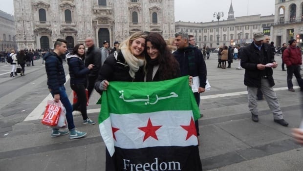 Greta e Vanessa durante una manifestazione per la Siria a Milano. Facebook/Ansa