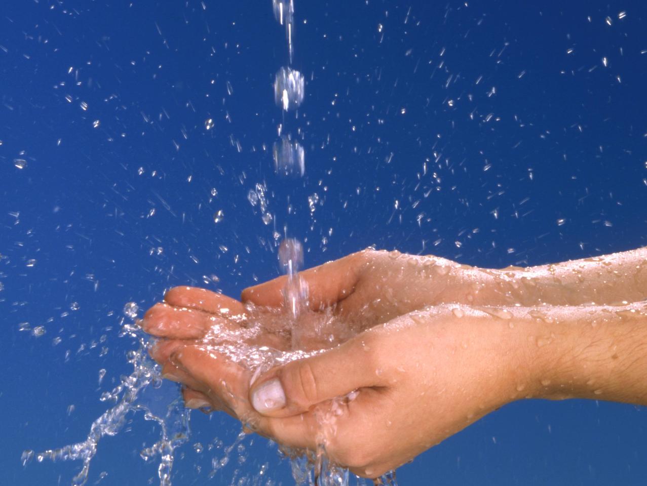 Acqua: 10 consigli per non sprecarla e risparmiare anche sulla bolletta  