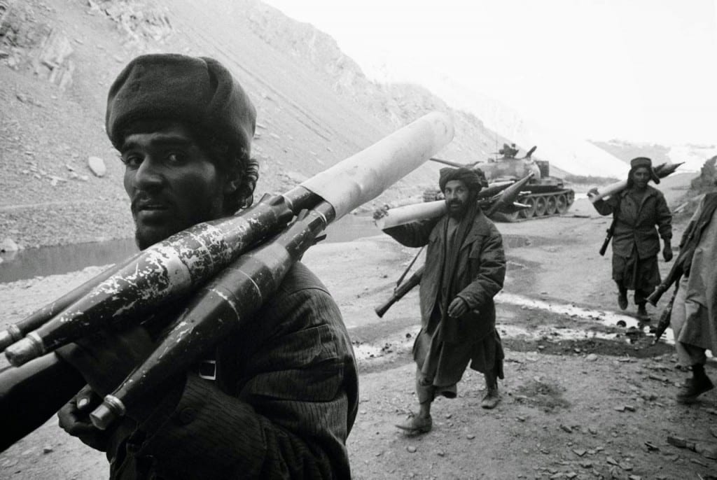 Il leader dei taliban afgani legittima i negoziati di pace
