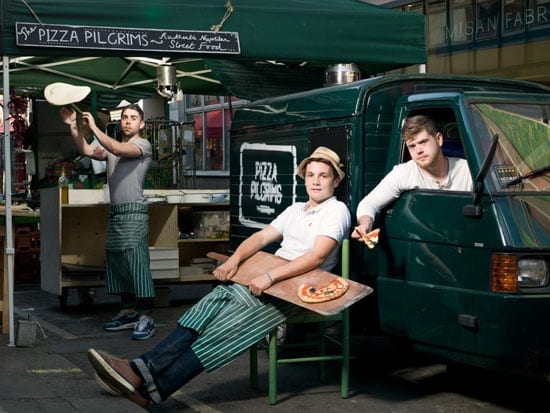 Due fratelli inglesi vengono in Italia, imparano a fare la pizza e creano un business su tre ruote