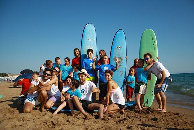 “Surf4Children”: giovani medici regalano ai ragazzi disabili il sogno del mare
