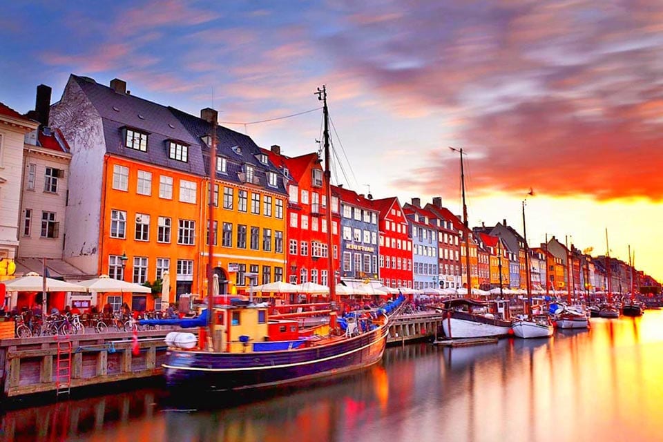 Perché la cultura hygge ha reso la Danimarca uno dei paesi più felici al mondo