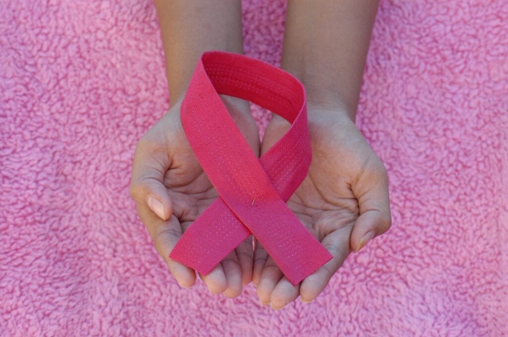 Cancro al seno: mese del nastro rosa
