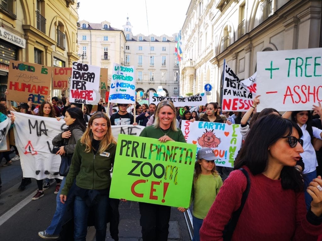 Fridays for future durante una delle manifestazioni a Torino
