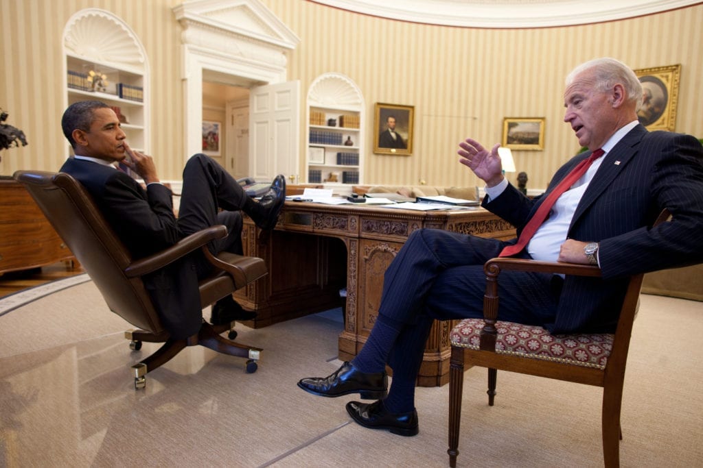 Joe Biden e Barack Obama nello Studio Ovale (2010)
