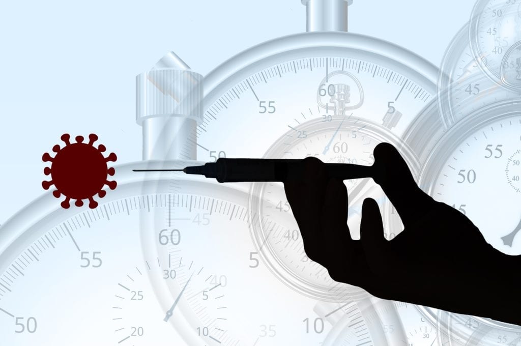 AstraZeneca; l’Ue non rinnova il contratto. Mano con siringa.