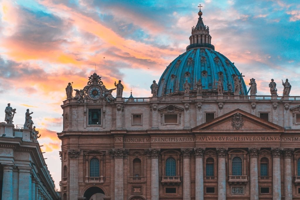 Il Coronavirus avvicina sempre più il Patrimonio Culturale alle tecnologie digitali come la realtà aumentata. Che effetti dovremo aspettarci? In foto: Basilica di San Pietro in Vaticano.