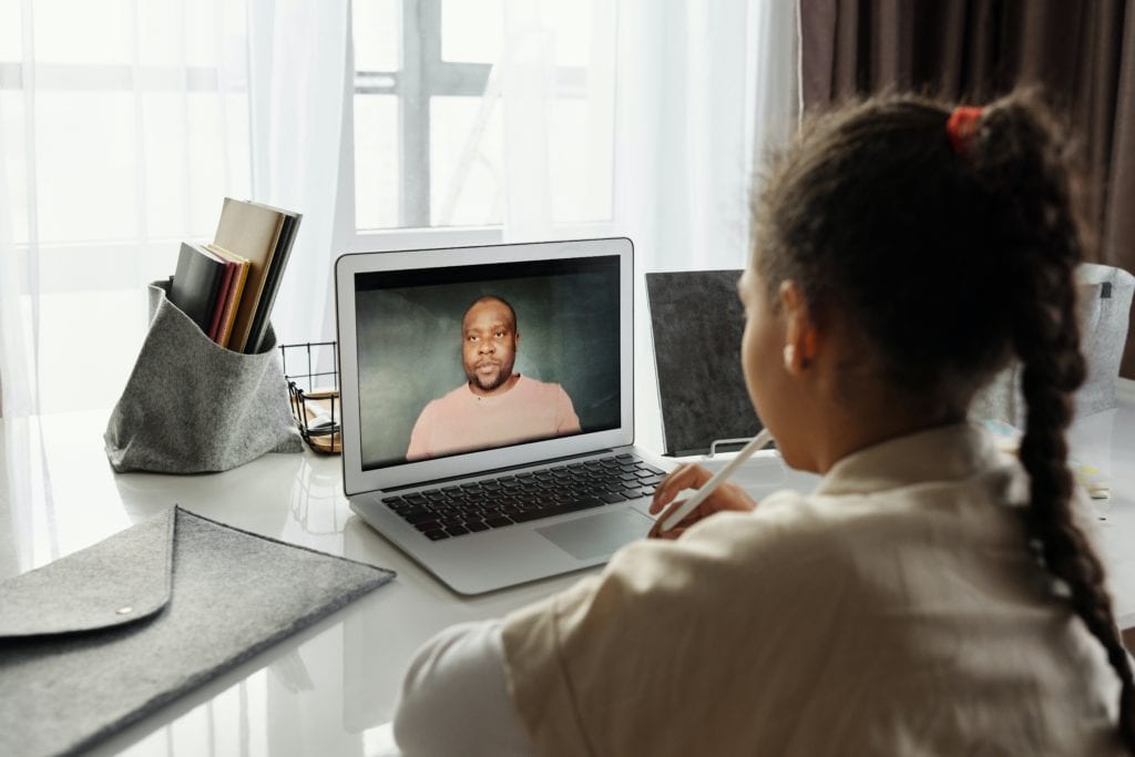 Media Education, risposta alla povertà educativa digitale. Save the Children: 1 studente su 5 non è in grado di eseguire semplici operazioni utilizzando gli strumenti informatici