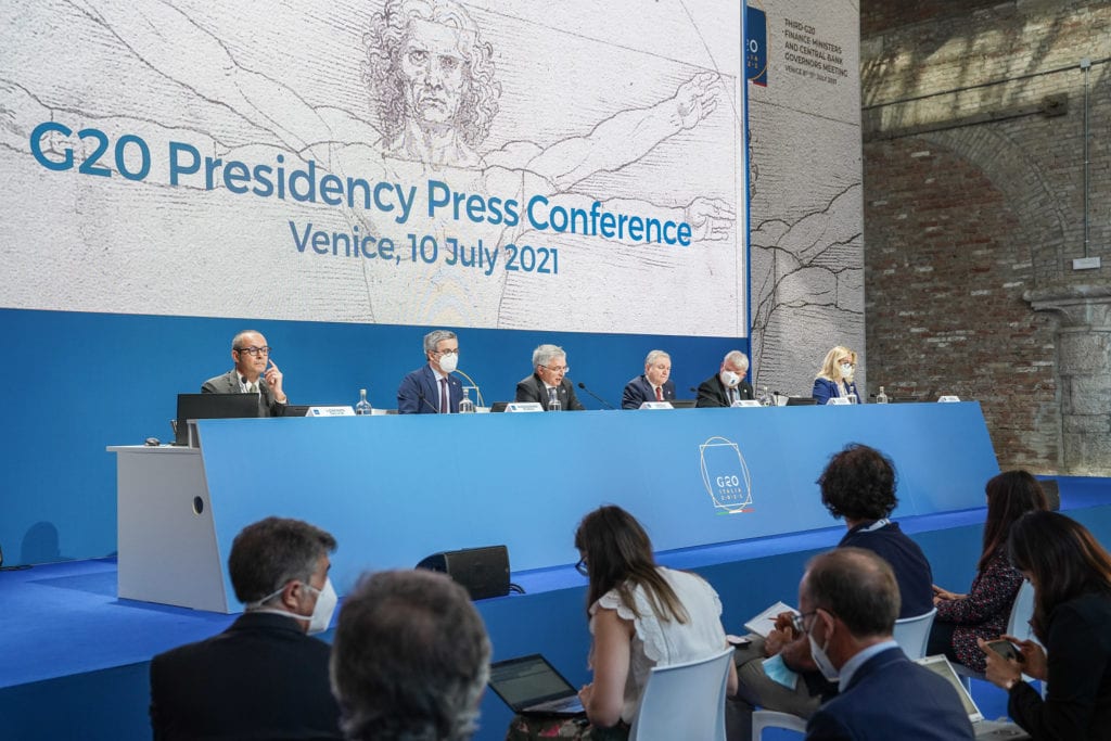 G20 Venezia 2021, coordinare le politiche sul clima. Si lavora sugli strumenti per un’economia più sostenibile e inclusiva: carbon tax, economia circolare, energia pulita e sostegno ai paesi in via di sviluppo.