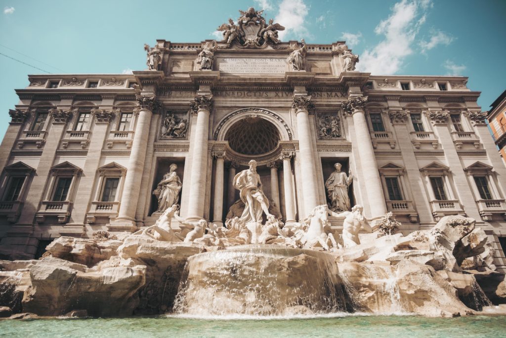 Mecenatismo culturale. 600 milioni di euro raccolti in 7 anni per la tutela dei tesori d'Italia: l'Art Bonus sviluppa il mecenatismo culturale. In foto Fontana di Trevi, Roma.