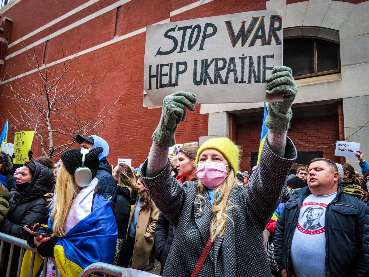 Sanzioni alla Russia, energia e finanza per fermare l’invasione dell’Ucraina