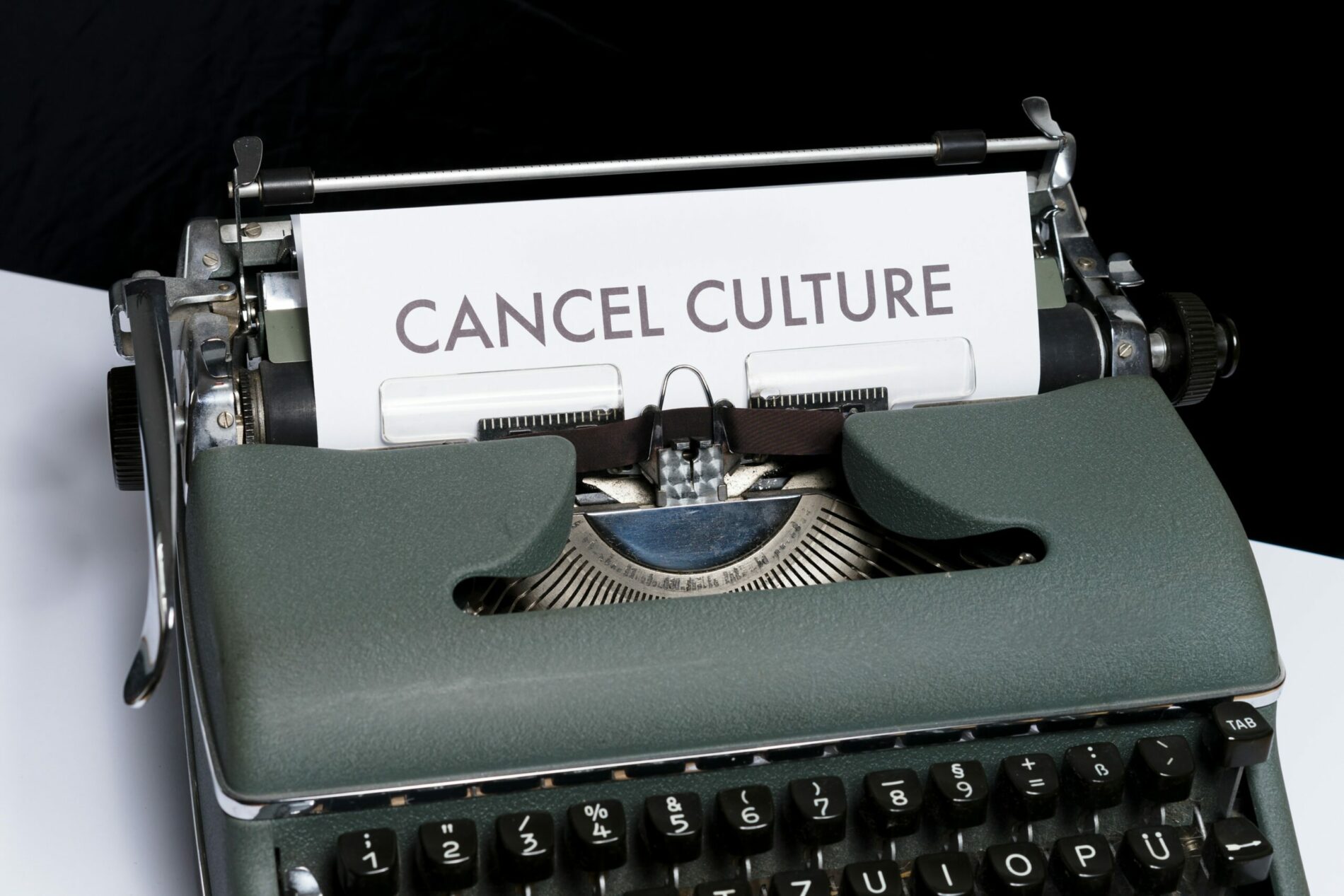 Cancel culture e guerra: qual è la chiave per salvaguardare la libertà di espressione?