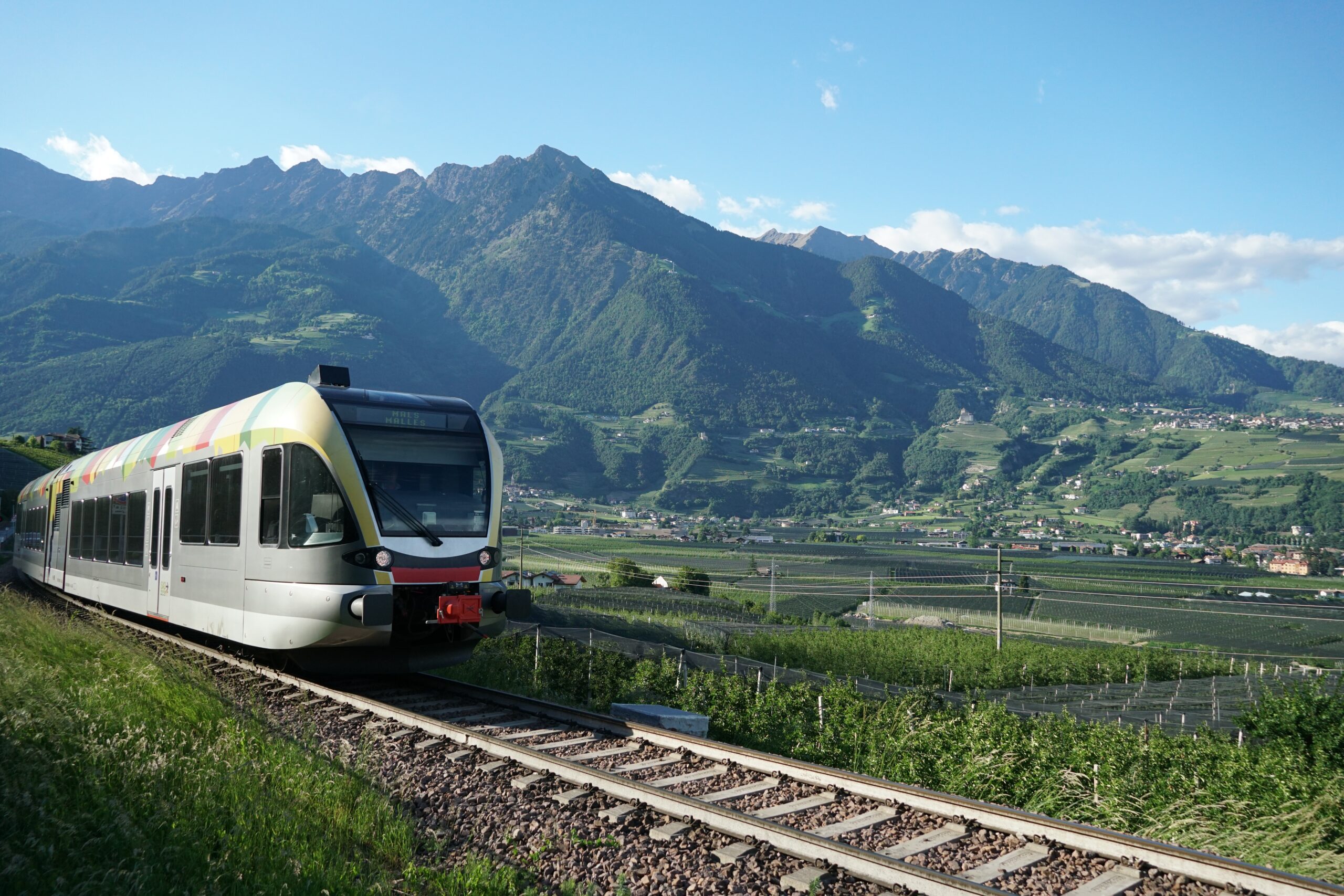 Partono i treni a idrogeno: il futuro della mobilità sostenibile è realtà