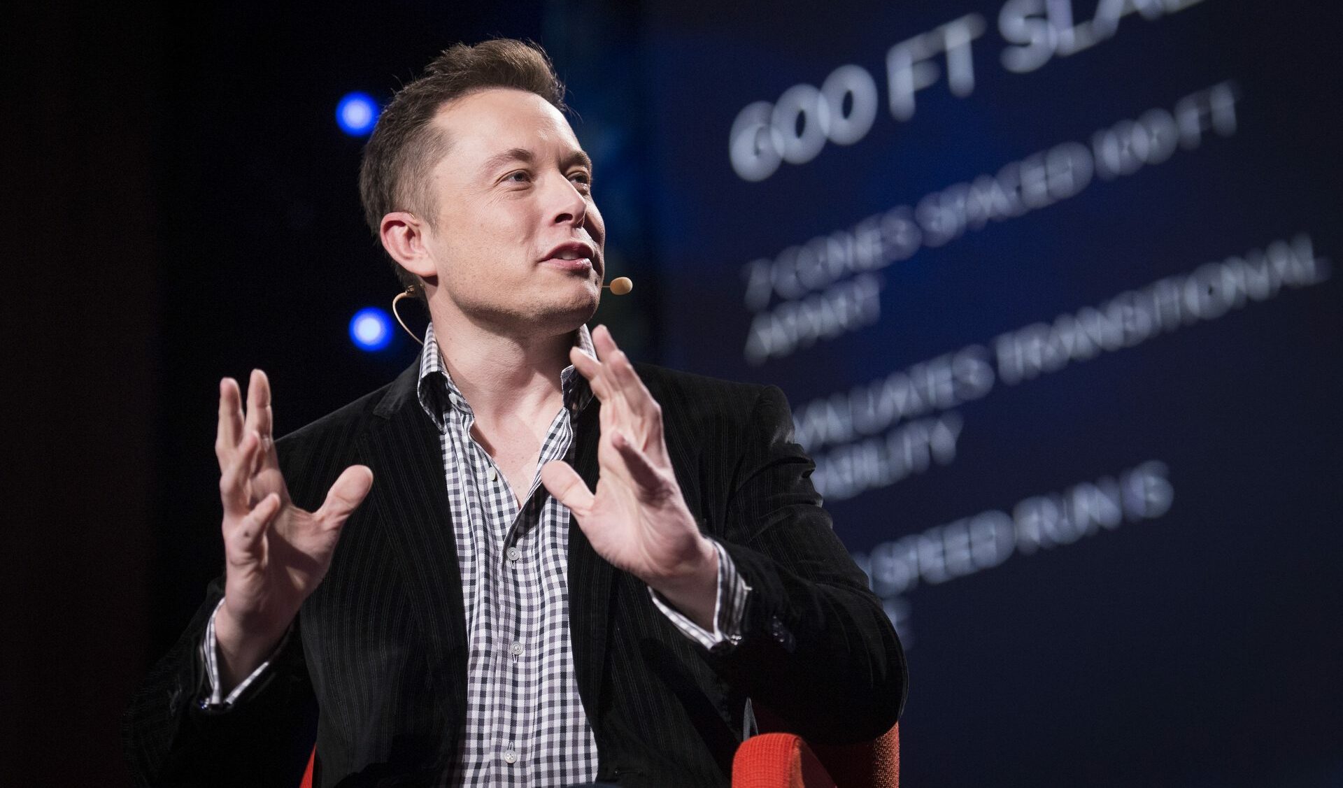 Robot umanoidi, Elon Musk lancia il suo prototipo al Tesla AI