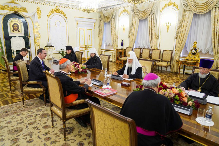 Zuppi in Russia, la Chiesa non si rassegna e cerca di dare compimento all’attesa di pace