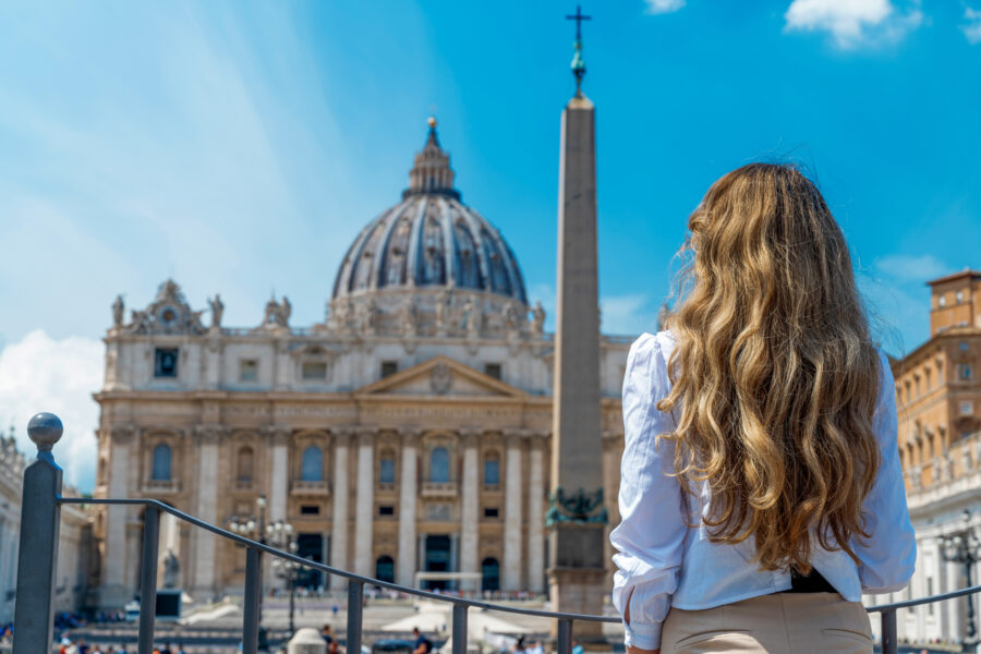 Donna a Roma: open to meraviglia e il turismo in Italia