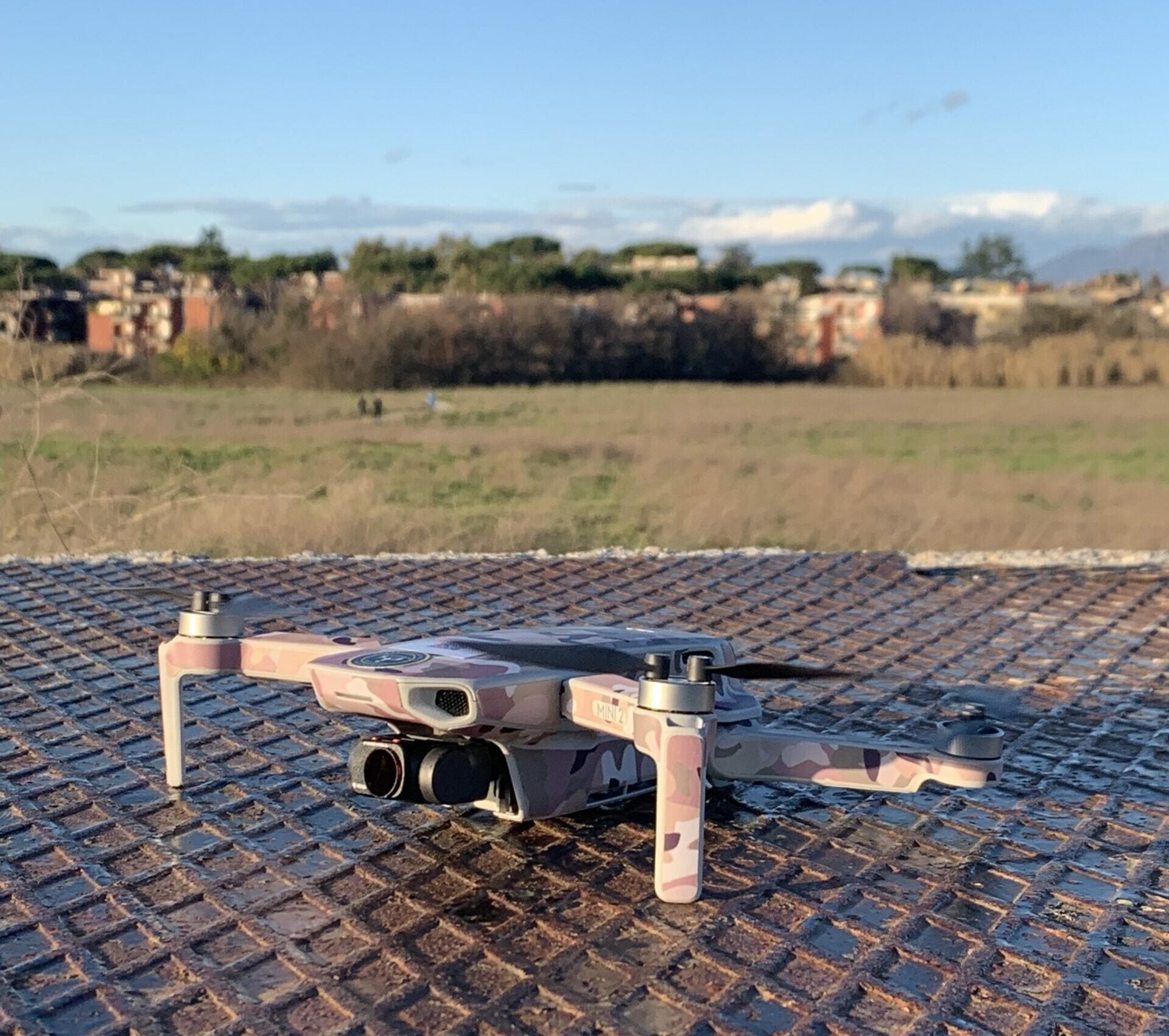 Foto di un drone appena atterrato per articolo su droni e protezione civile