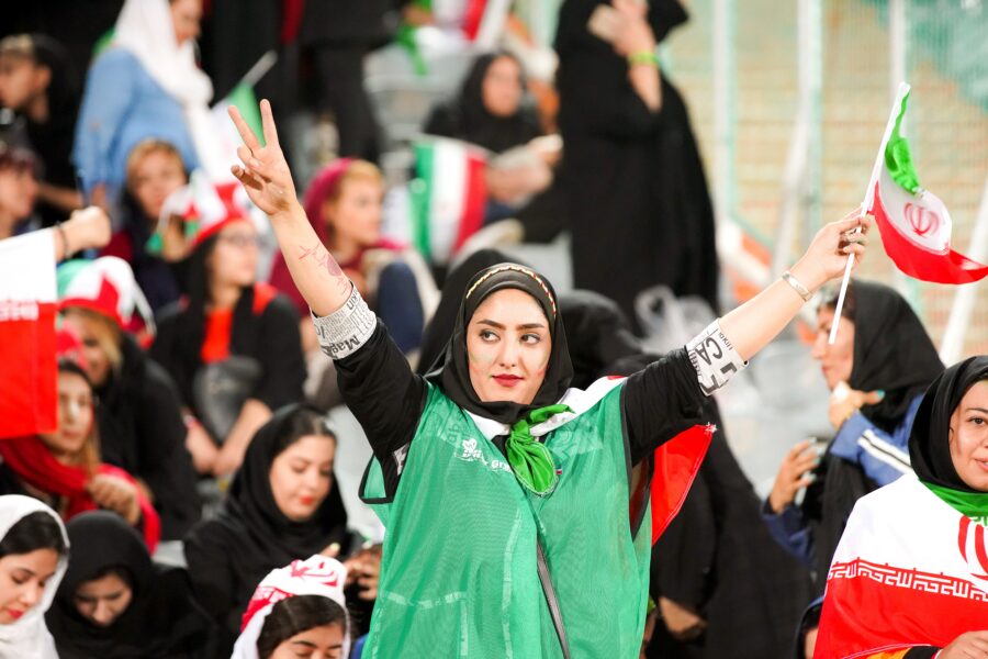 Premio Nobel per la Pace 2023 a Narges Mohammadi da Oslo risuona l'ideale di“Donne, Vita, Libertà di Hadi Yazdi Aznaveh su Unsplash