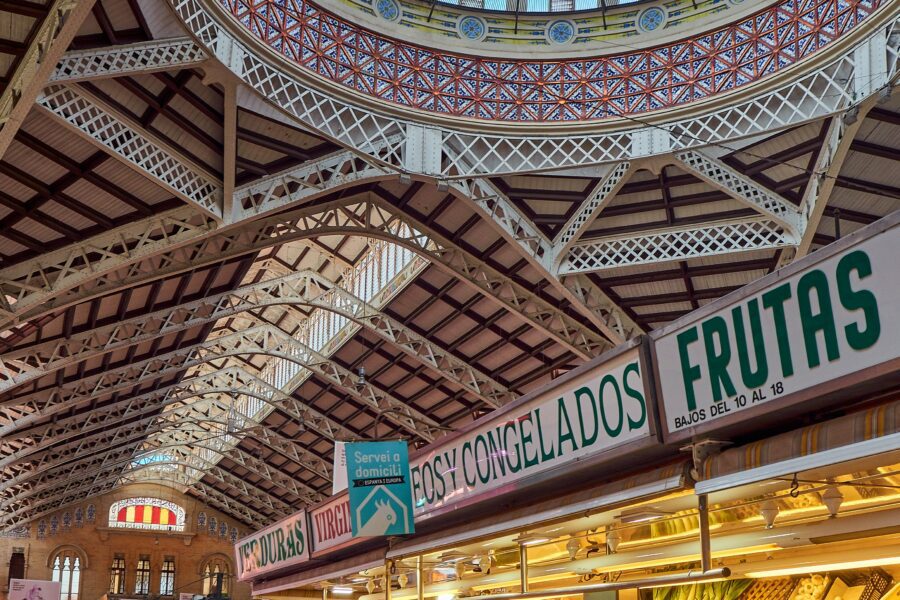 Mercato Centrale di Valencia. Foto di Juan Gomez, Unsplash