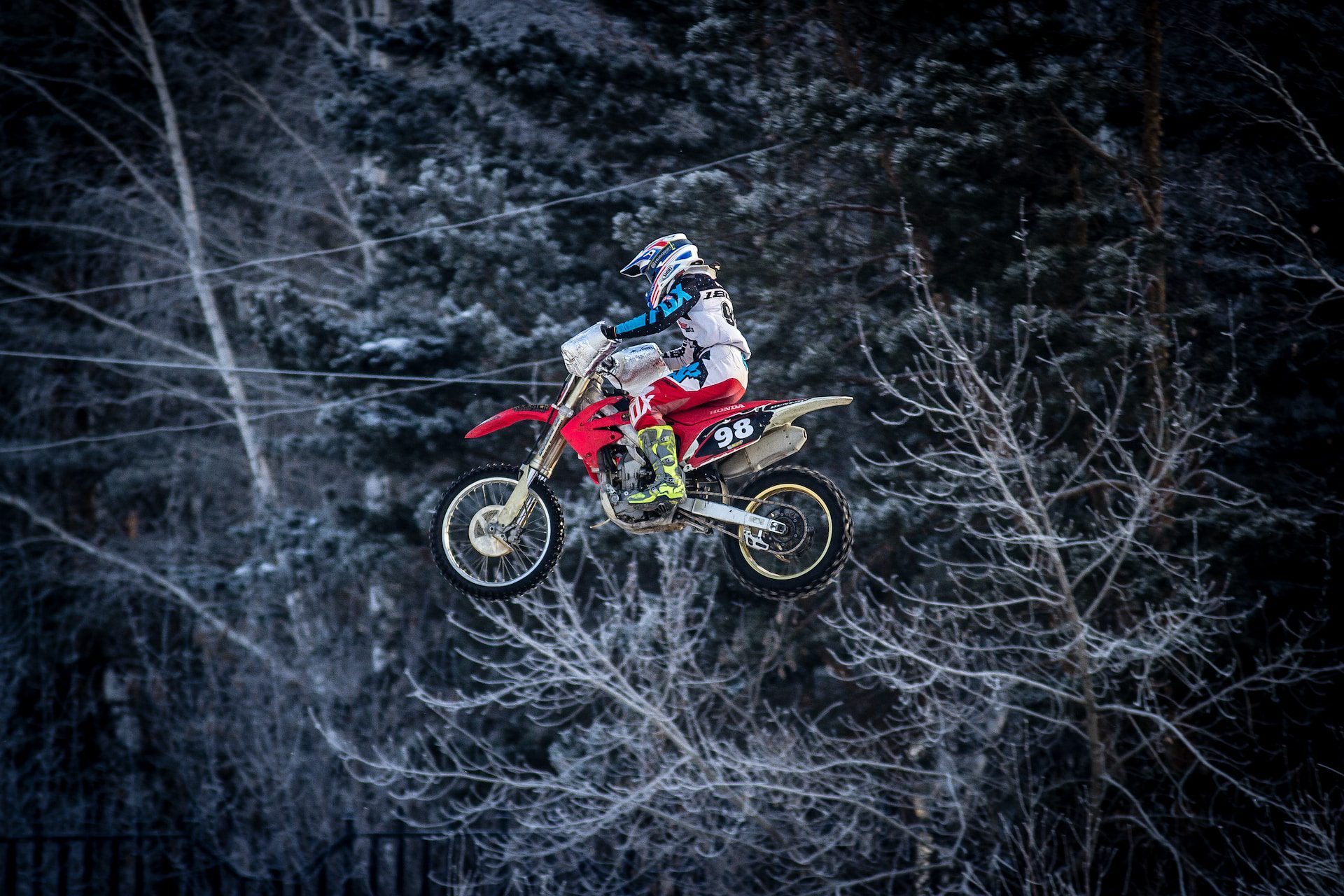 Gomme invernali per moto: caratteristiche e possibilità di utilizzo