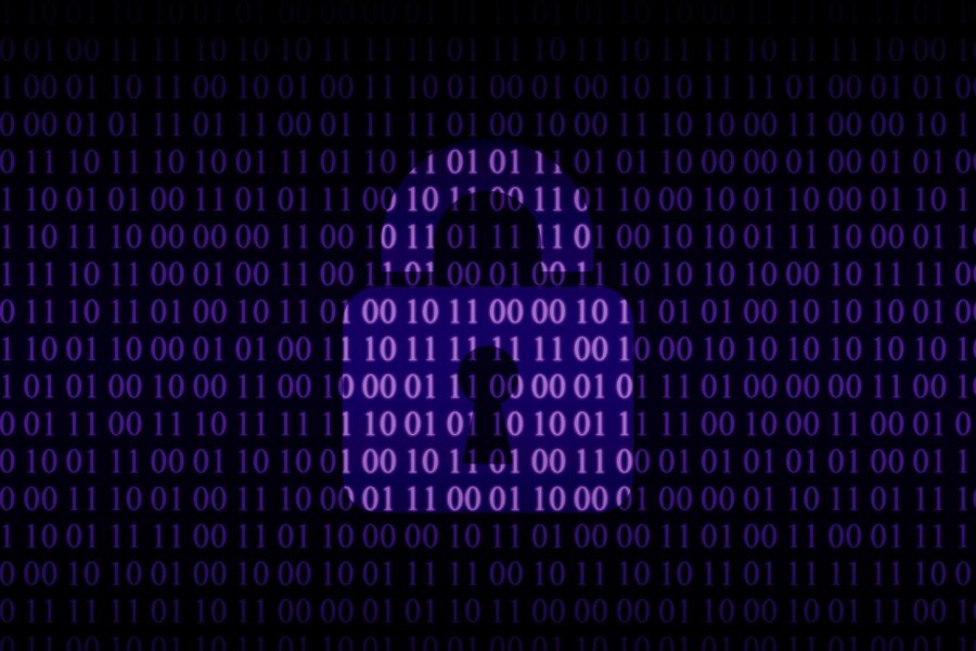 Cyber attacchi in Italia -lucchetto su sfondo in colore viola con numeri in serie.