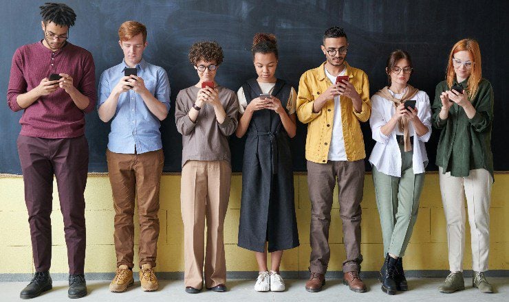 10 ragazzi e 10 ragazze lasciati soli in case separate: i risultati sorprendenti sulle differenze di genere