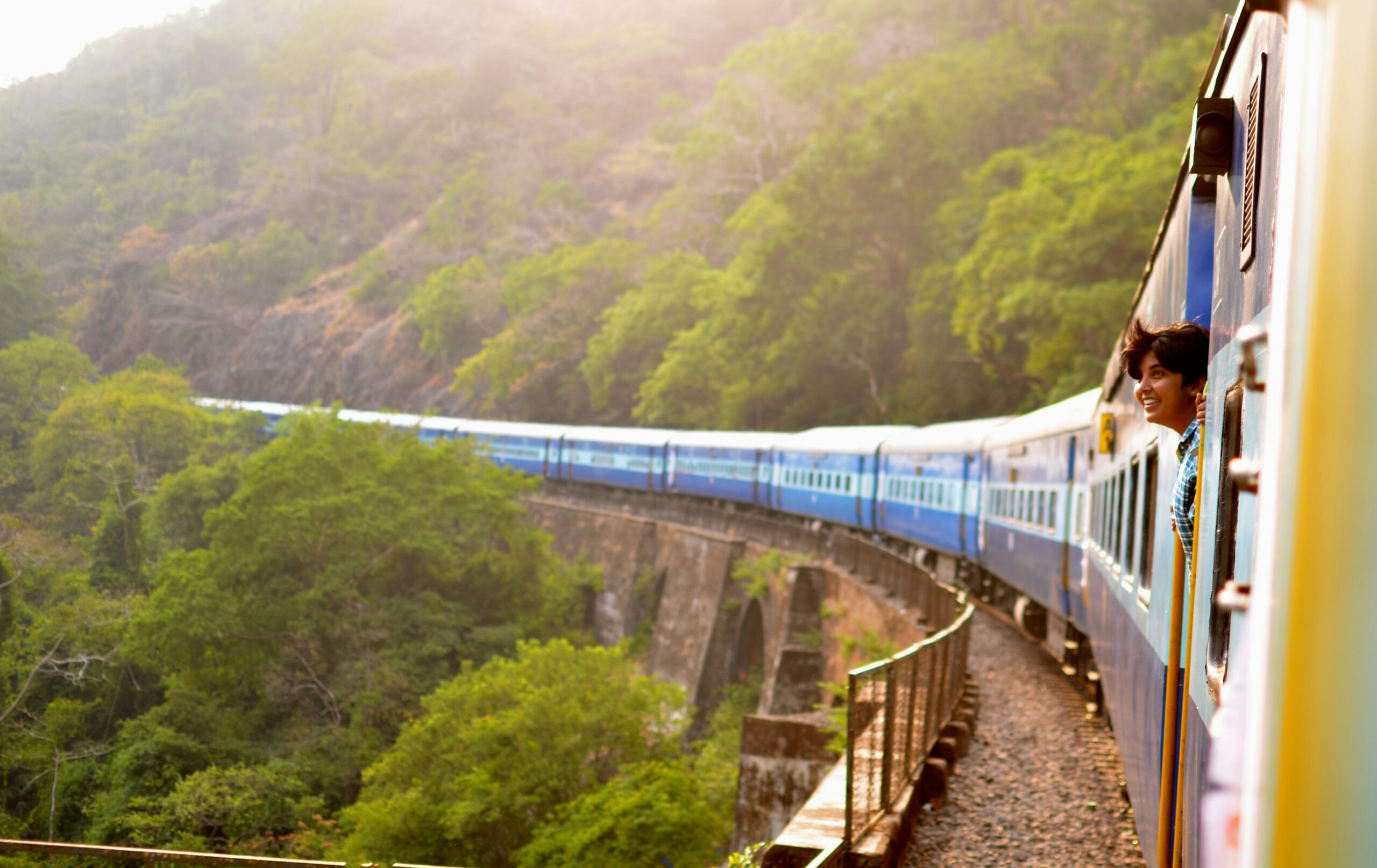 Viaggiare in treno è la nuova frontiera del turismo sostenibile e di qualità