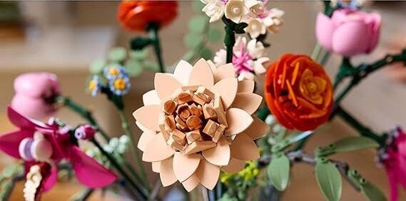 Un bouquet di fiori di LEGO Botanicals