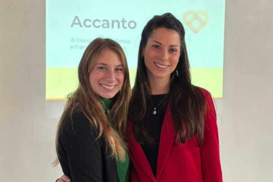 Accanto, la startup italiana che supporta i genitori caregiver. Nella foto le fondatrici, Francesca Ferralasco e Giorgia Andrea Refolo. Fonte: Accanto