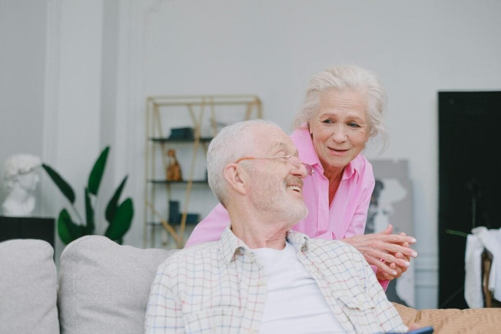 speranza di vita: coppia di anziani sorridenti