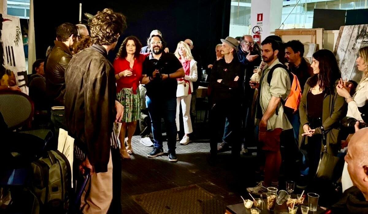 Manuela Scannavini in mostra “Quando il suono si fa segno”. Oggi a Roma per Raw for Peace