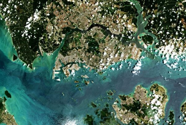 Un'immagine satellitare per identificare le navi della flotta ombra con il monitoraggio open source, nel mirino dell'UE con il 21° pacchetto di sanzioni alla Russia