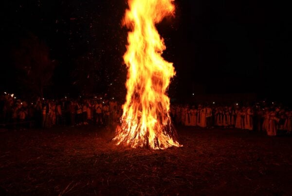 solstizio d'estate, celebrazione di un falò